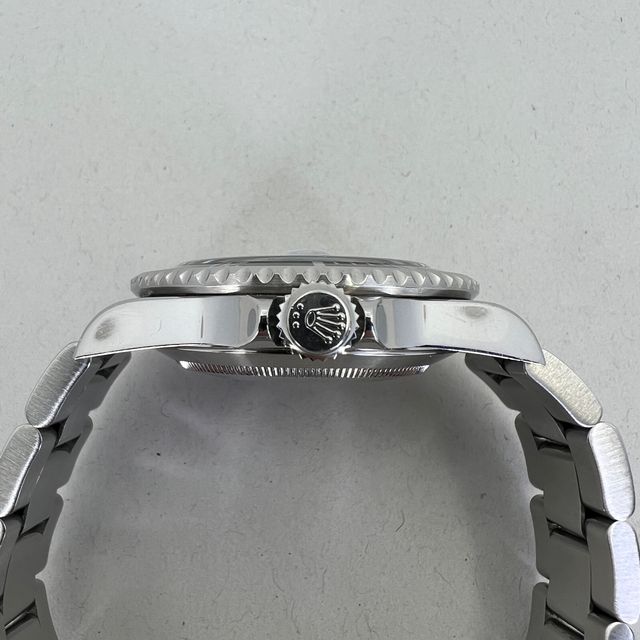 Rolex Submariner 16610 LV Flat Four Image 2